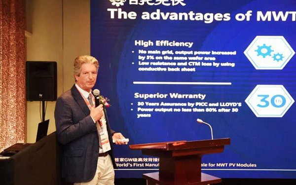 GS Martin Green nói về lĩnh vực sản xuất pin mặt trời theo công nghệ Metal Wrap Through (MWT)