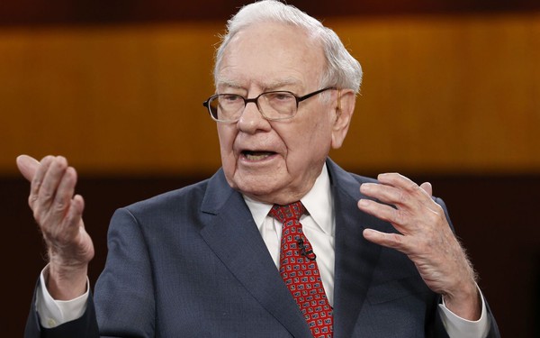 Vụ đầu tư quan trọng nhất của Warren Buffett: Đ&#224;n &#244;ng t&#236;m đ&#250;ng người phụ nữ, c&#243; thể bớt được 20 năm phấn đấu