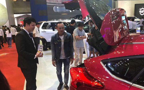 Lo xe hơi ngoại “đè bẹp” ô tô lắp ráp tại Việt Nam