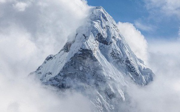 Các nhà khoa học phát hiện bên trong Trái Đất của chúng ta là những rặng núi hùng vĩ hơn cả Everest