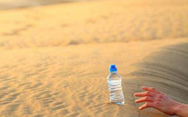 Đi phỏng vấn được hỏi: Bạn sẽ làm gì nếu đi trên sa mạc, có 10 chai nước nhưng đến 9 chai là độc? Câu trả lời tuyệt vời của cô gái là bài học đắt giá mà các nhà tuyển dụng đang tìm kiếm ở nhân tài