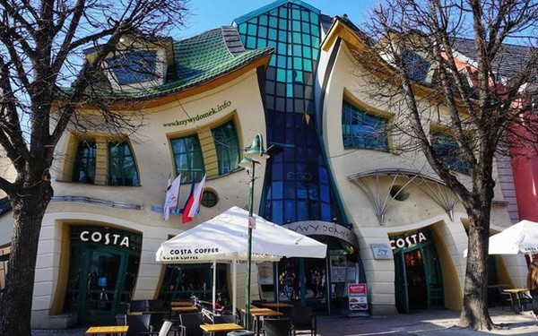 Đây là Krzywy Domek - Toà nhà tại Ba Lan có thiết kế xiêu vẹo, nhìn vào như đang bị ảo giác
