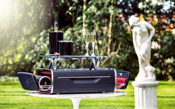 Bộ đồ uống champagne của Rolls-Royce đắt hơn một chiếc BMW