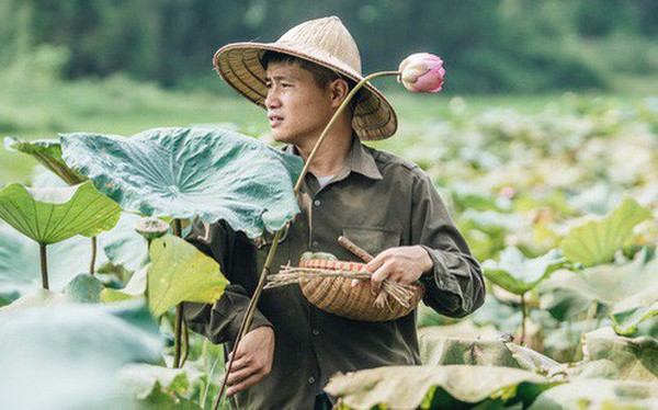 Cử nh&#226;n b&#225;o ch&#237; khởi nghiệp tr&#224; sen với 20 triệu mẹ d&#224;nh mua xe m&#225;y: &quot;Con kh&#244;ng th&#237;ch đi l&#224;m, con muốn về nh&#224;&quot;