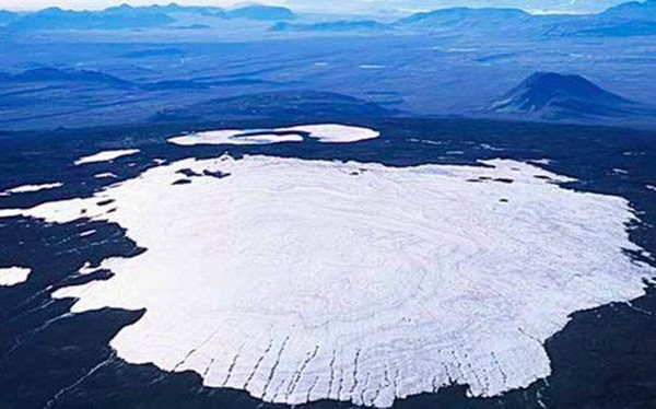 Hình ảnh về dòng sông băng đầu tiên trên thế giới chính thức "CHẾT" trong thời đại biến đổi khí hậu khiến ai nhìn cũng xót xa