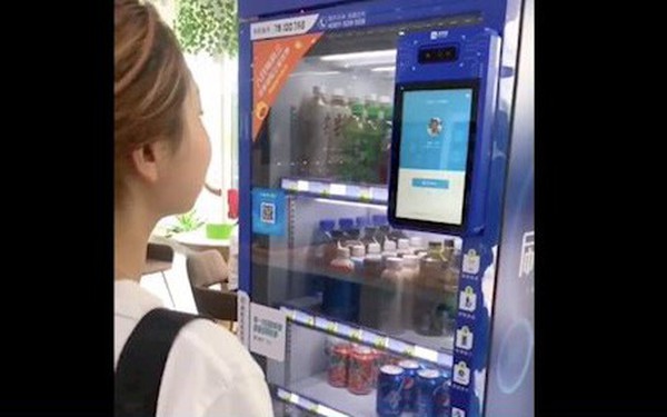 Video TikTok này cho thấy tương lai của mua sắm: Không tiền mặt, không thẻ, không điện thoại, chỉ cần gương mặt