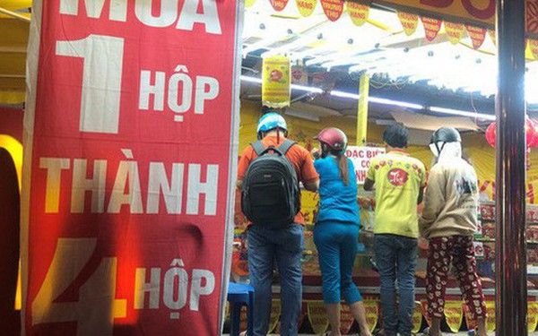 Chiêu trò bán bánh trung thu 'đại hạ giá' ở Sài Gòn