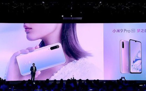 Ra mắt điện thoại 5G rẻ nhất thị trường, CEO Xiaomi vẫn n&#243;i lời xin lỗi