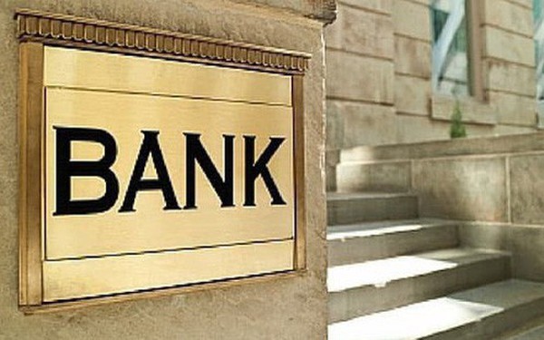 Trong khi ngân hàng Việt vẫn đang "bội thu", các ngân hàng khác trên thế giới phải đối mặt với áp lực sụt giảm lợi nhuận vì bất ổn kinh tế