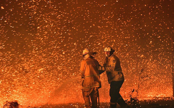 Ch&#225;y rừng ở Australia: Mưa lớn đ&#227; xuất hiện, trở th&#224;nh &quot;vị cứu tinh&quot; cho l&#237;nh cứu hoả!