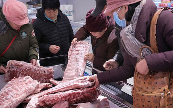 Hàng nghìn container thịt đông lạnh chất đống ở các cảng Trung Quốc vì virus corona