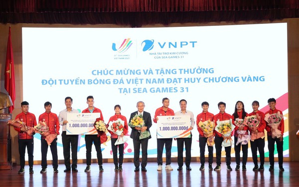 Tập đoàn VNPT thưởng “nóng” 2 tỷ đồng cho đội tuyển bóng đá Việt Nam