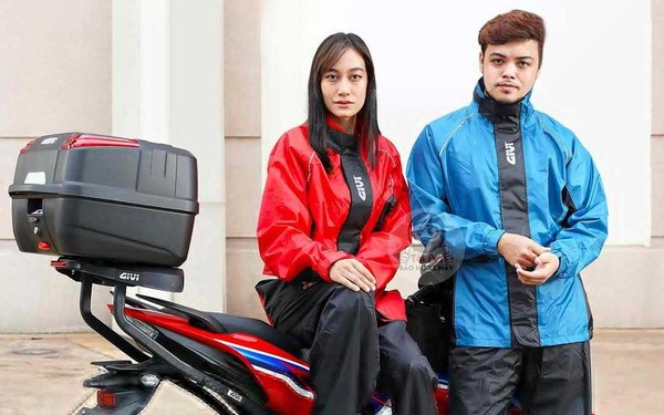 Top 3 models of Givi raincoats should be used to travel in the rainy season