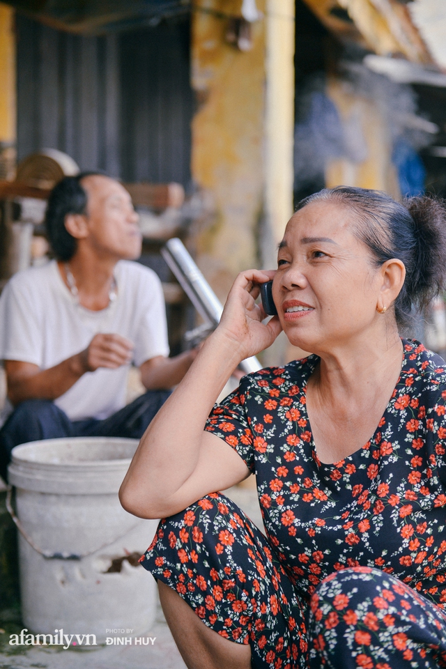 Tết Trung thu về làng Ông Hảo, gặp cặp vợ chồng 40 năm bám nghề làm trống: Đắng-cay-ngọt-bùi đã trải đủ, nhưng chưa 1 ngày mất niềm tin vào sức sống của nghề - Ảnh 14.