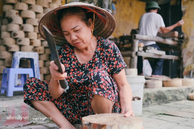 Tết Trung thu về làng Ông Hảo, gặp cặp vợ chồng 40 năm bám nghề làm trống: Đắng-cay-ngọt-bùi đã trải đủ, nhưng chưa 1 ngày mất niềm tin vào sức sống của nghề - Ảnh 19.