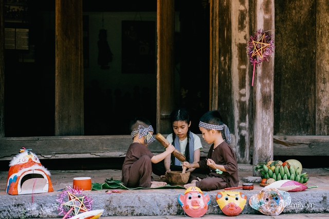 Cùng các gia đình tại Hà Nội tái hiện đêm Trung thu đậm chất truyền thống, tự phá cỗ, làm đèn, “nếm” những dư vị đã lâu người thành thị không còn nhớ - Ảnh 6. Cùng các gia đình tại Hà Nội tái hiện đêm Trung thu đậm chất truyền thống, tự phá cỗ, làm đèn, “nếm” những dư vị đã lâu người thành thị không còn nhớ - Ảnh 6.