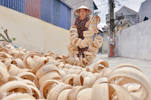 Tết Trung thu về làng Ông Hảo, gặp cặp vợ chồng 40 năm bám nghề làm trống: Đắng-cay-ngọt-bùi đã trải đủ, nhưng chưa 1 ngày mất niềm tin vào sức sống của nghề - Ảnh 8.