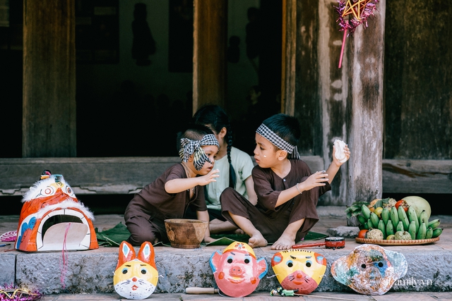 Cùng các gia đình tại Hà Nội tái hiện đêm Trung thu đậm chất truyền thống, tự phá cỗ, làm đèn, “nếm” những dư vị đã lâu người thành thị không còn nhớ - Ảnh 8. Cùng các gia đình tại Hà Nội tái hiện đêm Trung thu đậm chất truyền thống, tự phá cỗ, làm đèn, “nếm” những dư vị đã lâu người thành thị không còn nhớ - Ảnh 8.