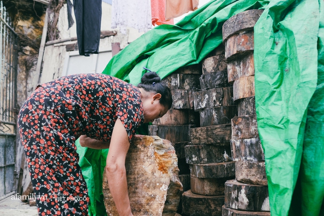 Tết Trung thu về làng Ông Hảo, gặp cặp vợ chồng 40 năm bám nghề làm trống: Đắng-cay-ngọt-bùi đã trải đủ, nhưng chưa 1 ngày mất niềm tin vào sức sống của nghề - Ảnh 9.