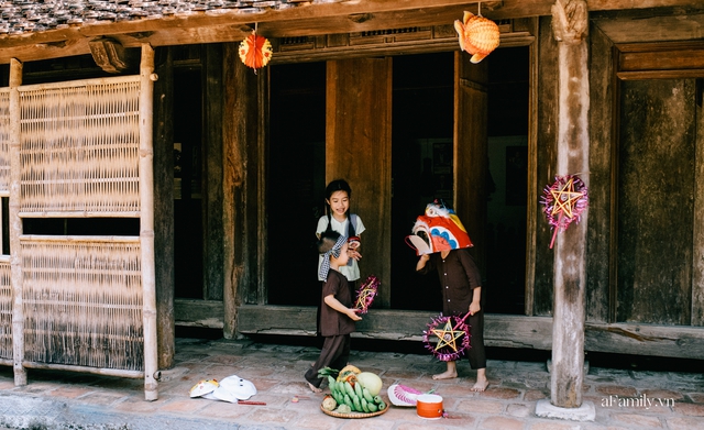 Cùng các gia đình tại Hà Nội tái hiện đêm Trung thu đậm chất truyền thống, tự phá cỗ, làm đèn, “nếm” những dư vị đã lâu người thành thị không còn nhớ - Ảnh 9.