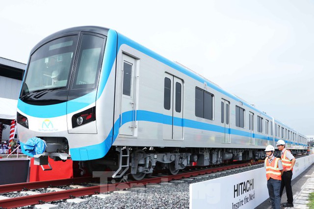 Có gì bên trong đoàn tàu metro số 1 của TPHCM? - Ảnh 1.