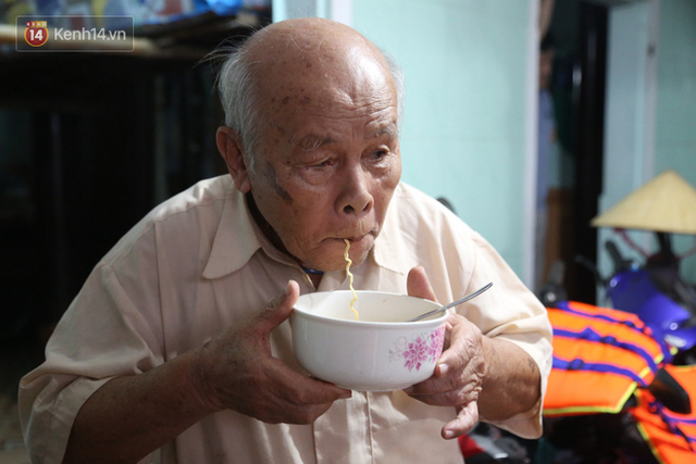 Người dân 5 ngày ăn cháo trắng kèm muối, đêm không dám ngủ trong trận lũ lịch sử ở Quảng Bình - Ảnh 13.