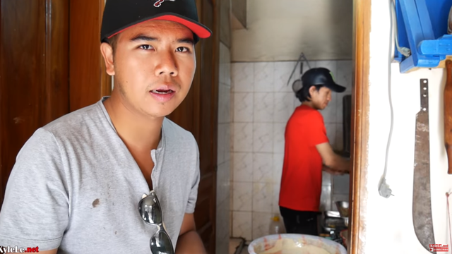 Từ tin nhắn vu vơ, youtuber dành cả thanh xuân kết nối những gia đình Việt Kiều thất lạc: Tự bỏ tiền túi làm hết, phải đi ở nhờ, ngủ tại sân bay - Ảnh 4.