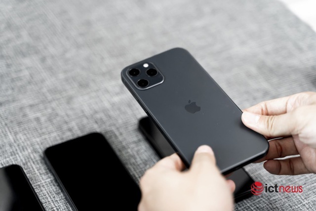  Khách Việt bắt đầu đặt mua iPhone 12 chính hãng - Ảnh 1.