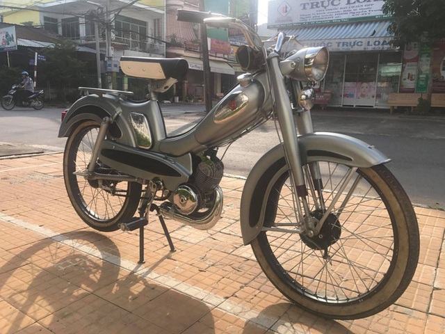  Người đàn ông hồi sinh hàng trăm chiếc xe cổ ở Sài Gòn: Với xe cổ, mỗi ngày ta nhâm nhi một tí, không nóng vội được - Ảnh 1.
