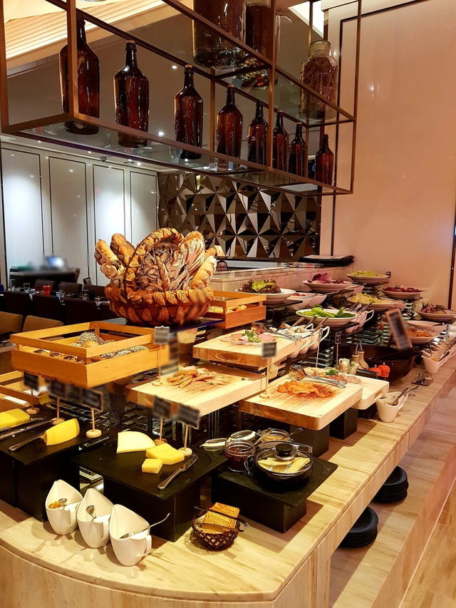 SỐC: Khách review buffet không ưng ý, nhân viên khách sạn 5 sao ở Sài Gòn mỉa mai “1tr4 to quá, ăn 140k ở chợ Bến Thành còn hơn đó” - Ảnh 4.