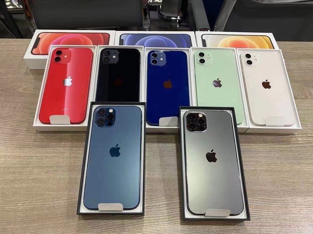 Lộ diện full màu các mẫu iPhone 12, phiên bản màu xanh blue bị chê tới tấp - Ảnh 2.