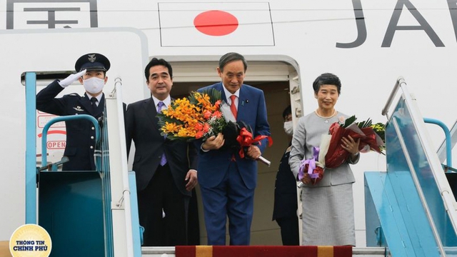  Thủ tướng Nhật Bản và phu nhân kết thúc chuyến thăm Việt Nam  - Ảnh 1.