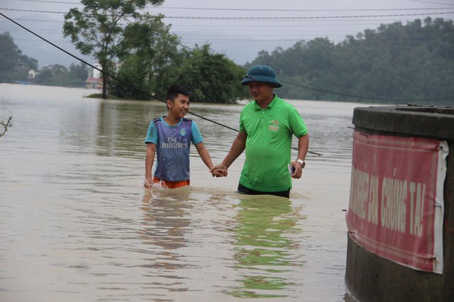 Nước sông Lam dâng cao, Nghệ An ngập lụt trên diện rộng - Ảnh 3.