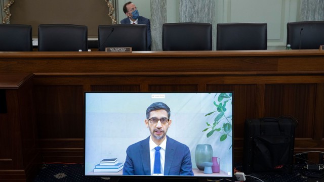 CEO Google, Twitter, Facebook bị ‘nướng chín’ trong phiên điều trần trước Thượng viện Mỹ - Ảnh 2.