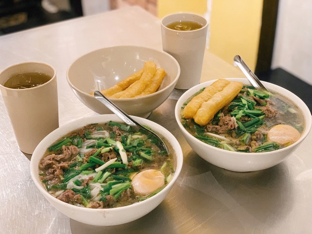 Sống ở Hà Nội nhưng vẫn có người tưởng phở Thìn Bờ Hồ và phở Thìn Lò Đúc là một, sự thật lại là 2 câu chuyện vô cùng đặc biệt - Ảnh 7. Sống ở Hà Nội nhưng vẫn có người tưởng phở Thìn Bờ Hồ và phở Thìn Lò Đúc là một, sự thật lại là 2 câu chuyện vô cùng đặc biệt - Ảnh 7.