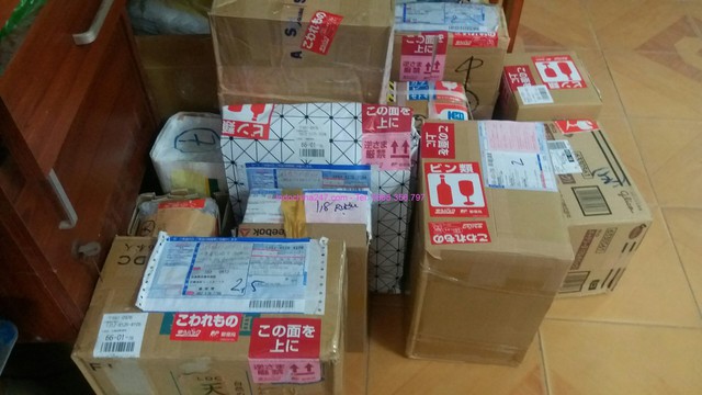 Từ tiếp viên hàng không đến shipper quốc tế: Có nhiều cách kiếm lời từ hàng xách tay qua các kênh mà không phải ai cũng biết - Ảnh 1.