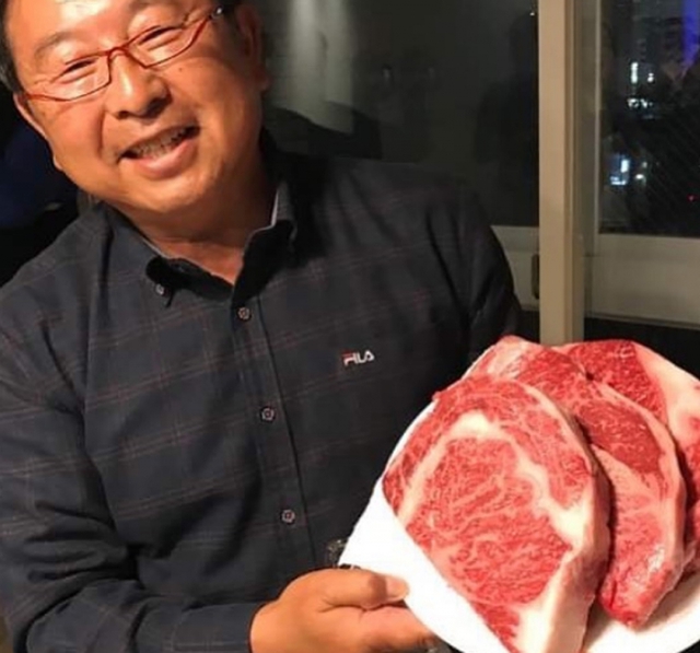  Thịt bò thượng hạng Ozaki có gì đặc biệt mà giá cao ngất ngưởng?  - Ảnh 3.