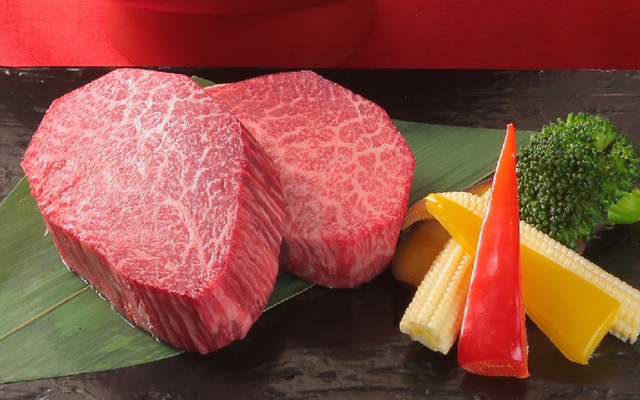  Thịt bò thượng hạng Ozaki có gì đặc biệt mà giá cao ngất ngưởng?  - Ảnh 4.