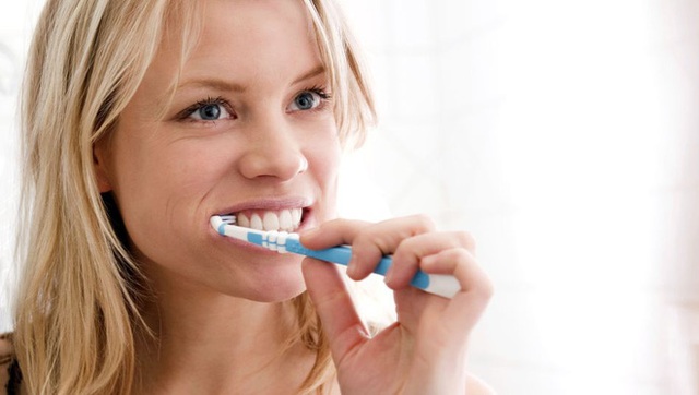  Bí quyết giúp bảo vệ răng khỏe đẹp bền chắc từ 0 đến 100 tuổi: Mỗi người đều nên làm tốt - Ảnh 2.