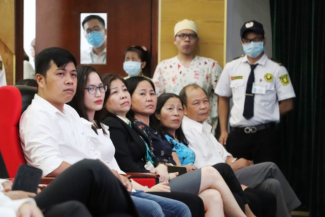 Gần 3 tháng sau ca phẫu thuật tách rời, cặp song sinh Trúc Nhi - Diệu Nhi được xuất viện, xuất hiện cực rạng rỡ và dễ thương - Ảnh 17. Gần 3 tháng sau ca phẫu thuật tách rời, cặp song sinh Trúc Nhi - Diệu Nhi được xuất viện, xuất hiện cực rạng rỡ và dễ thương - Ảnh 17.