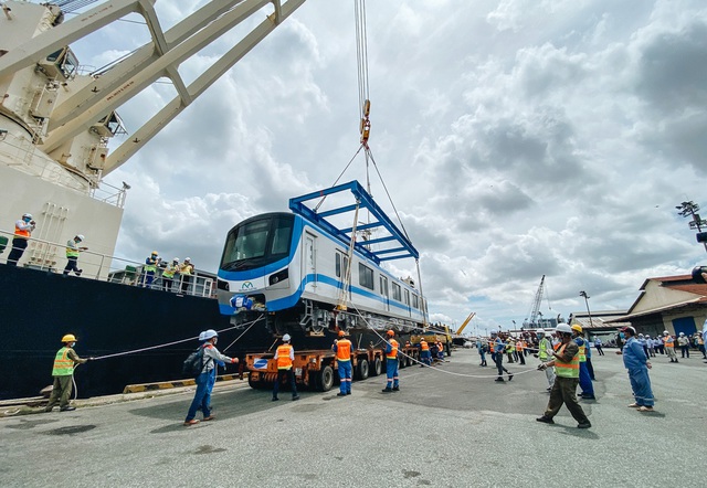 Ảnh: Cận cảnh đoàn tàu Metro Bến Thành - Suối Tiên vừa chính thức có mặt tại Sài Gòn - Ảnh 10.