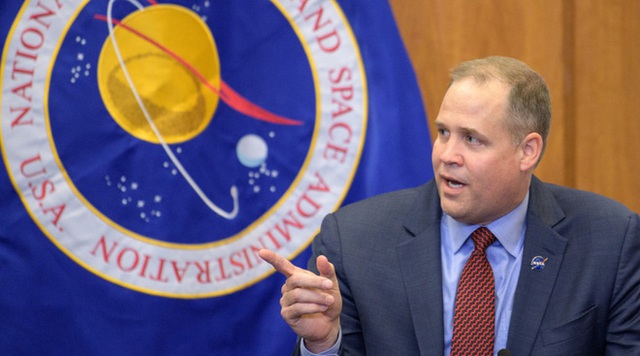 Giám đốc NASA muốn từ chức nếu Biden đắc cử Tổng thống Mỹ - Ảnh 1.