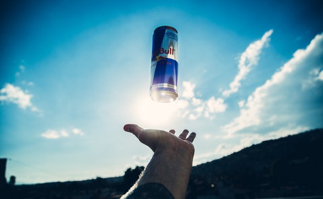 Uống Red Bull nhưng không ‘mọc cánh’ như quảng cáo, người đàn ông đệ đơn kiện, nhận 13 triệu USD bồi thường - Ảnh 2.
