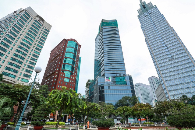 Cận cảnh khách sạn 5 sao Hilton Sài Gòn đang trong diện rà soát pháp lý - Ảnh 1.