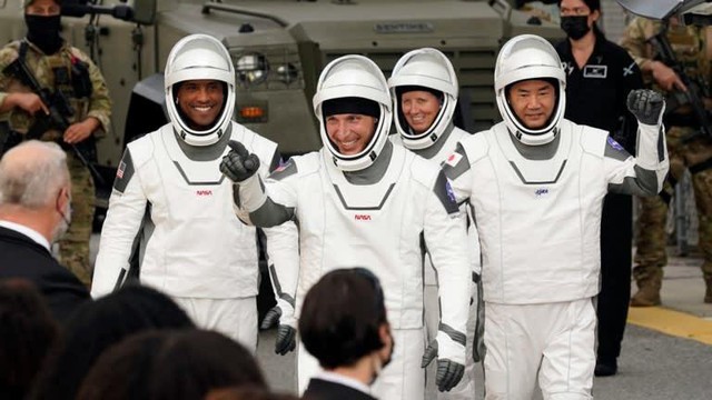 Sứ mệnh lịch sử đưa phi hành gia lên trạm không gian của SpaceX bắt đầu - Ảnh 1.