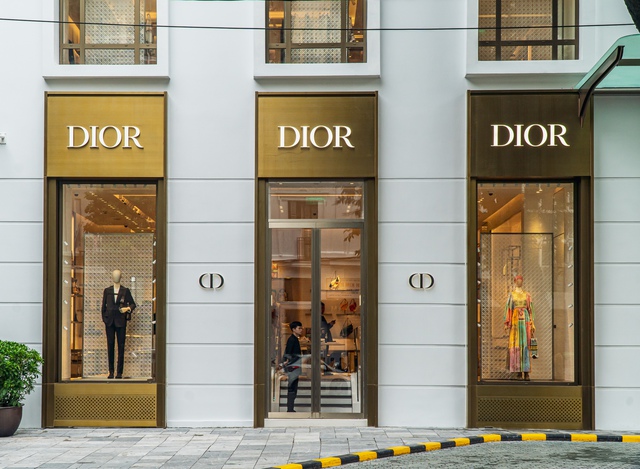 HOT: Louis Vuitton và Christian Dior mở cửa hàng flagship tại Hà Nội - Ảnh 3.