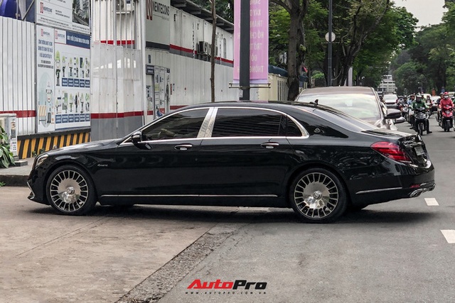 HOT: Loạt xe khủng đưa dâu trong đám hỏi Phan Thành, chú rể cầm lái Rolls-Royce Wraith 34 tỷ đồng - Ảnh 13.