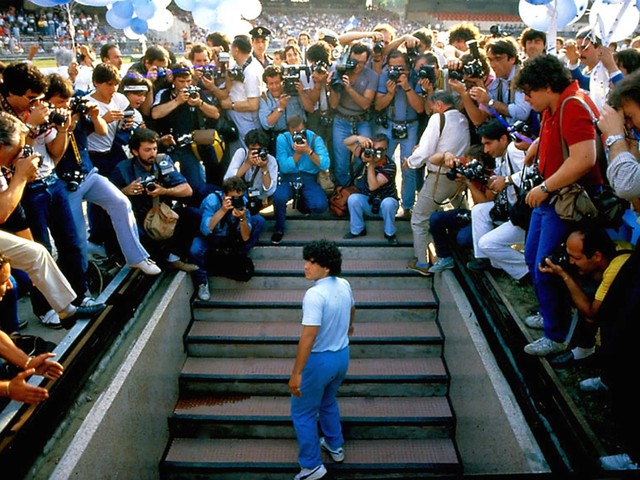 Đội bóng danh tiếng Italy đổi tên sân để tưởng nhớ Maradona - Ảnh 4.