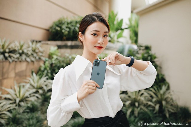 FPT Shop là chuỗi cửa hàng chính hãng đầu tiên mở bán iPhone 12 Series tại Việt Nam - Ảnh 2. FPT Shop là chuỗi cửa hàng chính hãng đầu tiên mở bán iPhone 12 Series tại Việt Nam - Ảnh 2.