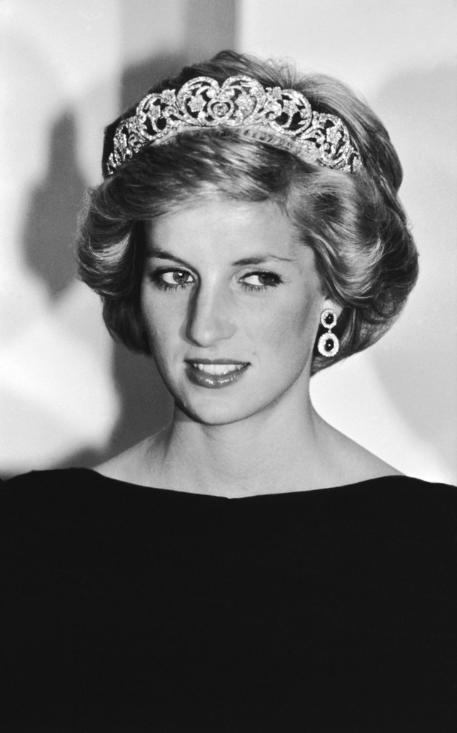  Được công nhận là nữ nhân Hoàng gia xinh đẹp nhất thế giới, chẳng ai biết Công nương Diana lại cực kỳ tự ti về tận 5 điểm trên cơ thể mình - Ảnh 2.